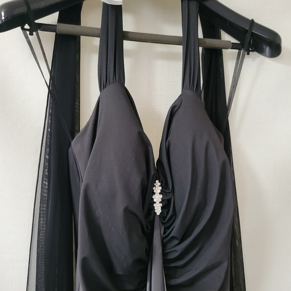 Like New 16W Laura Plus Halter Evening Gown - Picture 4 of 6